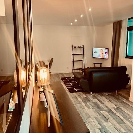 Superbe Appartement En Hyper Centre De Charleville Esterno foto