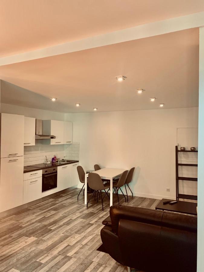 Superbe Appartement En Hyper Centre De Charleville Esterno foto
