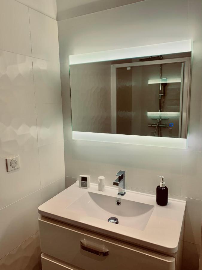 Superbe Appartement En Hyper Centre De Charleville Esterno foto